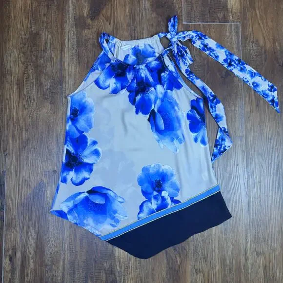 New York & Company Medium gray and blur floral sleeveless blouse - Picture 2 of 11